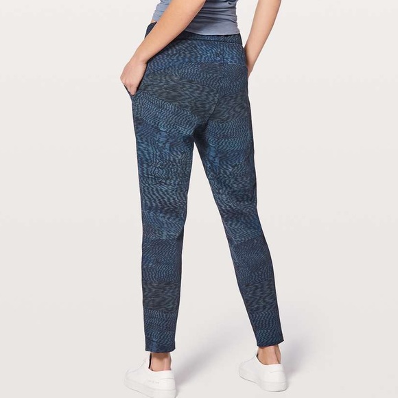 lululemon athletica Pants - Lululemon On The Fly Pant HR 4 Linear Battleship